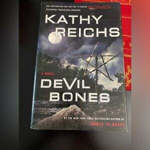 Devil Bones - Kathy Reichs